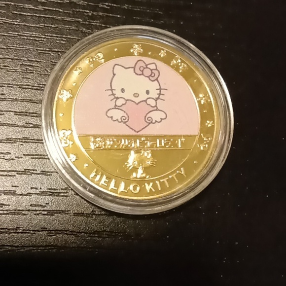 NEW Set of 5 Collectible Hello Kitty Coins released for her 50th Anniver… - Picture 5 of 8